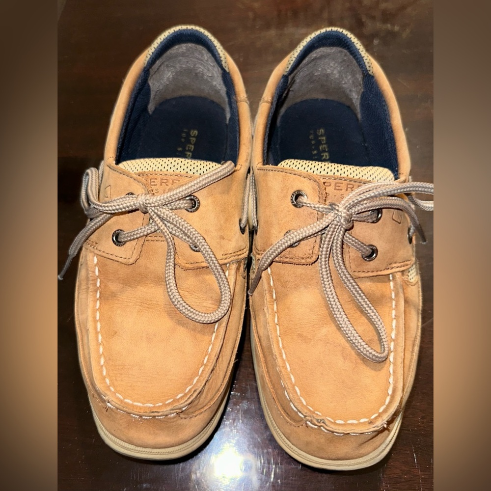 Sperry boys Youth Lanyard Boat Shoe Size 5 youth. In great shape